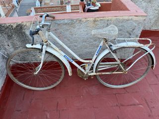 Bicicleta clásica blanca