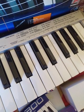 Roland PC-300 MIDI teclado
