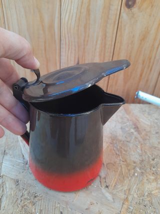 Brocca smaltata vintage rosso-nera