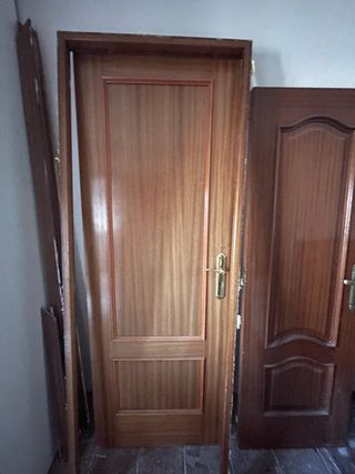 2 Puertas madera maciza