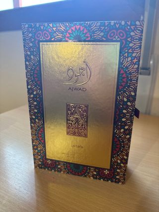 Perfume Ajwad Lattafa - Árabe