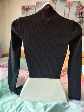 Top/Jersey crop punto negro manga larga cut-out