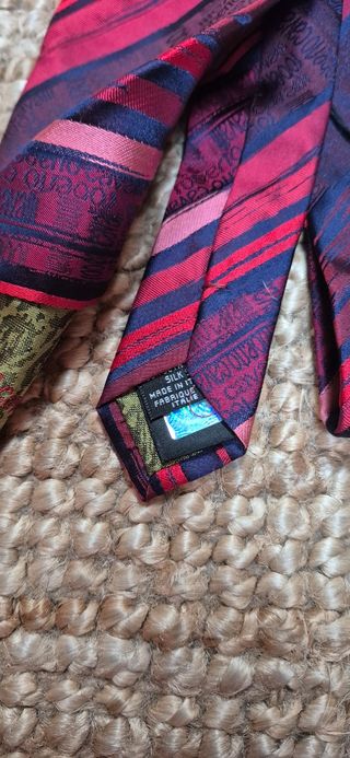 2 Corbatas Roberto Cavalli seda SIN ESTRENAR.