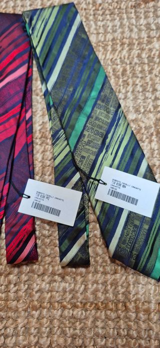 2 Corbatas Roberto Cavalli seda SIN ESTRENAR.