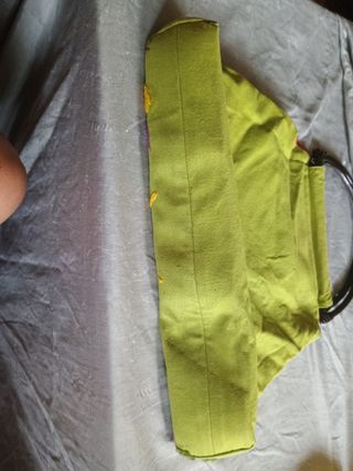 Bolso de mano verde multicolor. Marca sipecusa