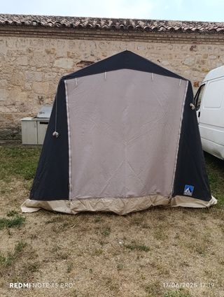 Tienda campaña dos habitaciones en buen estado.