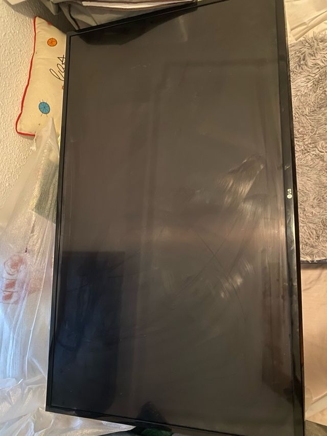 TV SmartTV marca LG modelo 49UH610V
48 pulgadas