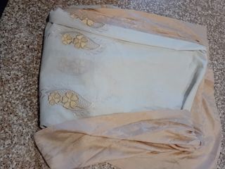 Tende beige e bianche in tessuto satinato