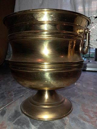 Macetero bronce antiguo