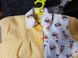 HECHO A MANO Bata colegio Mickey Mouse 3/4 años