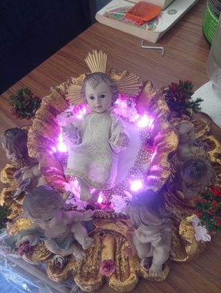 Niño Dios en pesebre