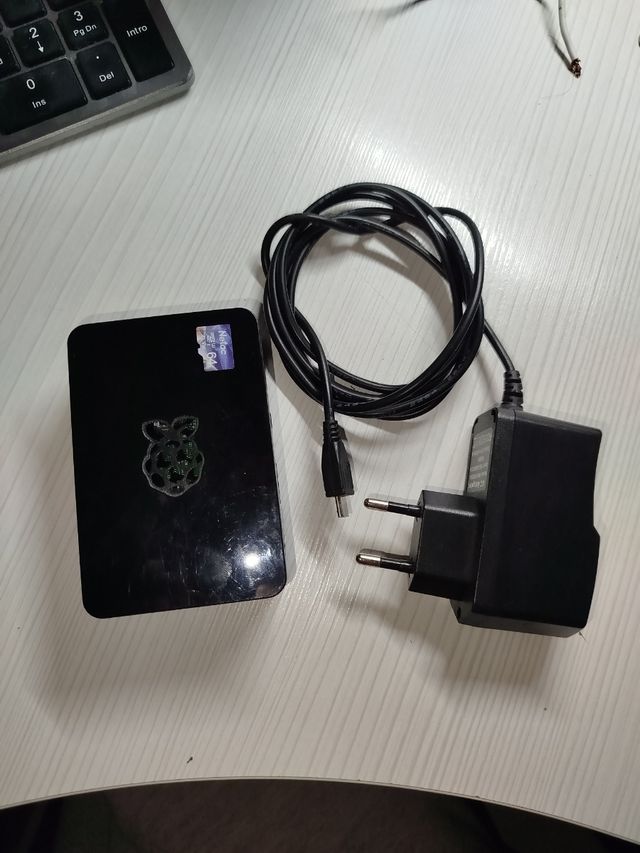 Raspberry Pi 3 B + carcasa