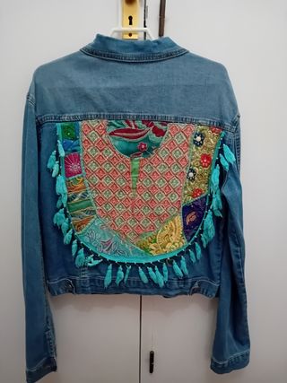 Cazadora vaquera bordada y flecos estilosa - Talla
