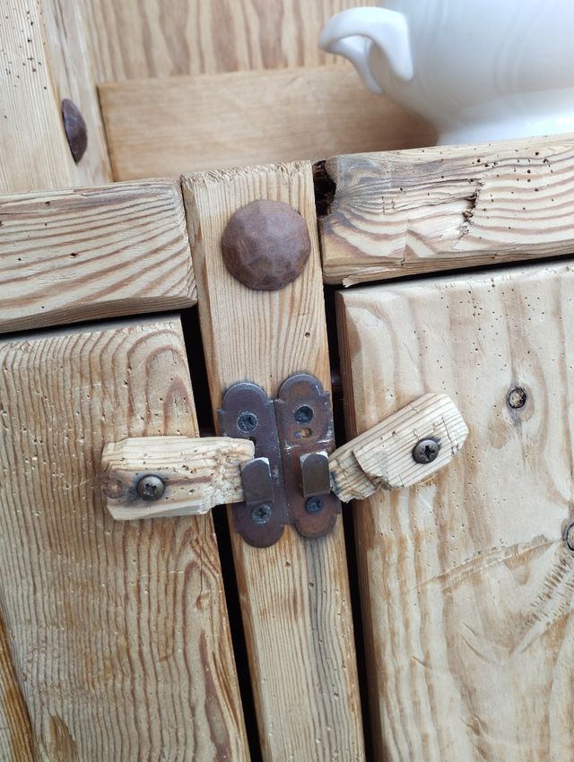 Alacena rústica de madera