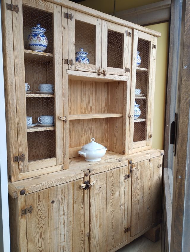 Alacena rústica de madera