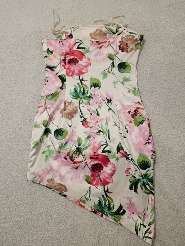 Vestido floral corto talla M