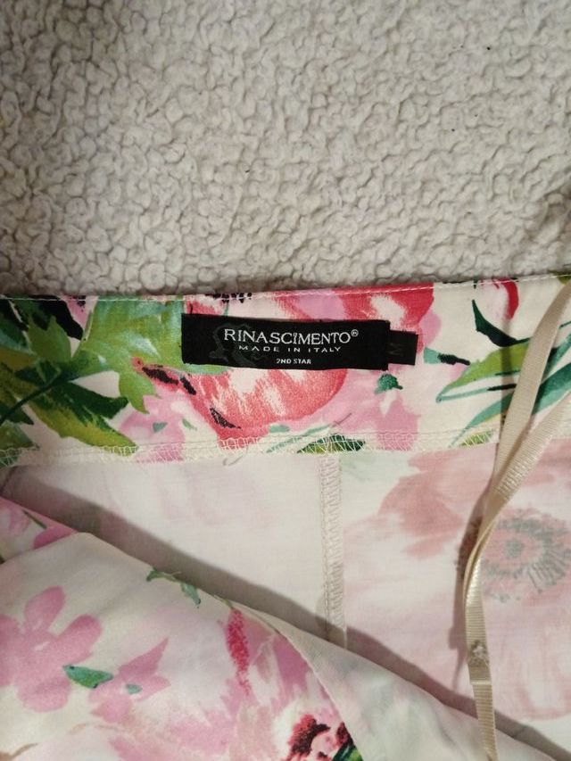 Vestido floral corto talla M