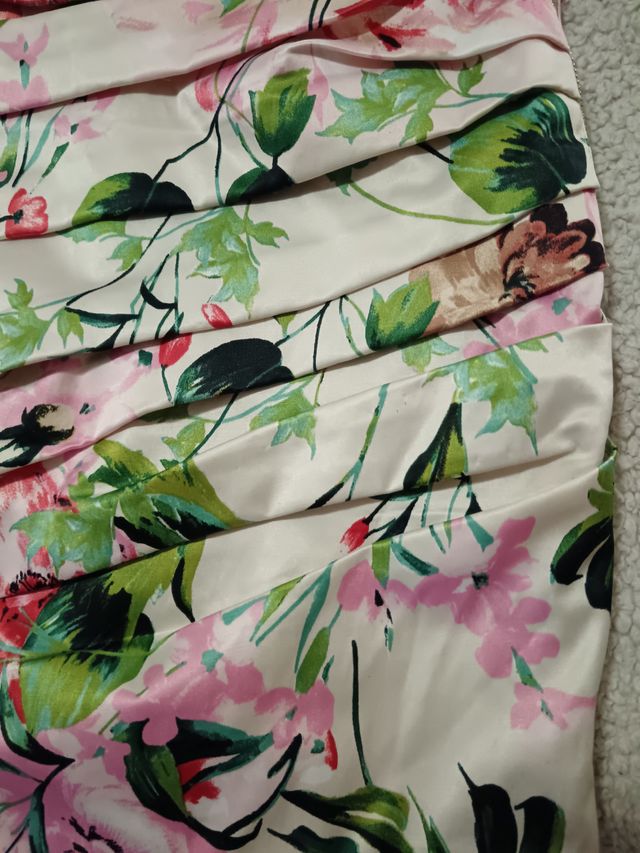 Vestido floral corto talla M