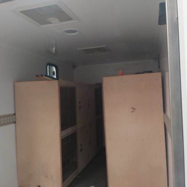 Remolque caja tipo sandwich