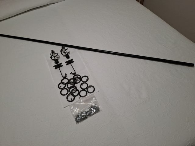 Asta in metallo per tende.