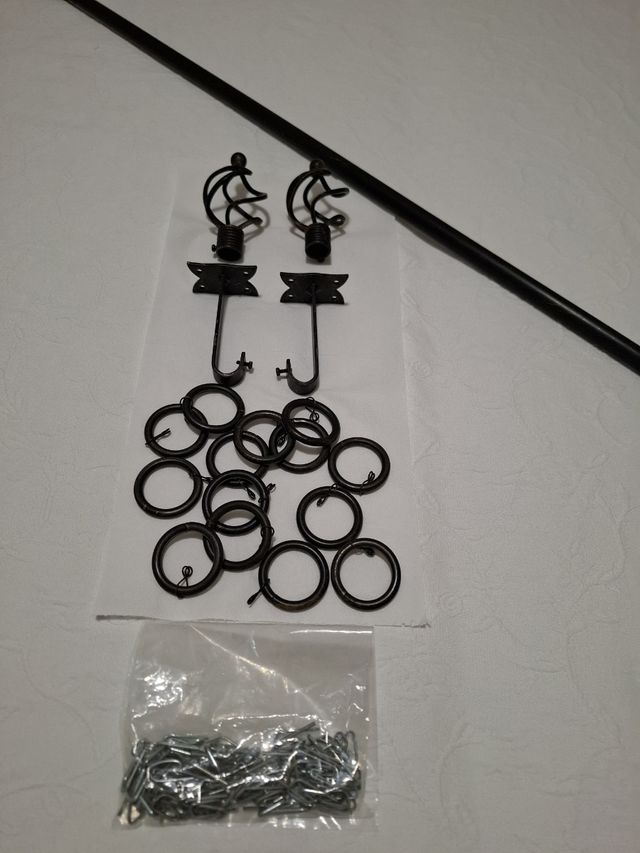 Asta in metallo per tende.