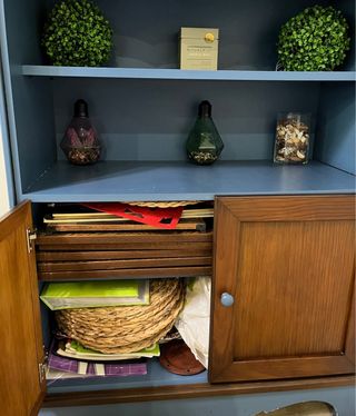 Mueble auxiliar azul- madera