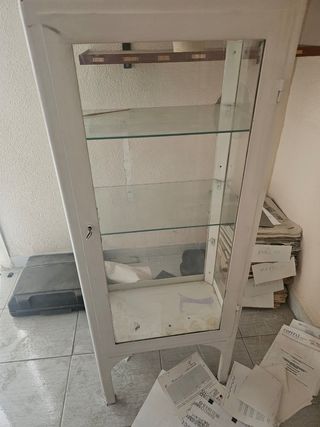 Vitrina médica antigua metálica