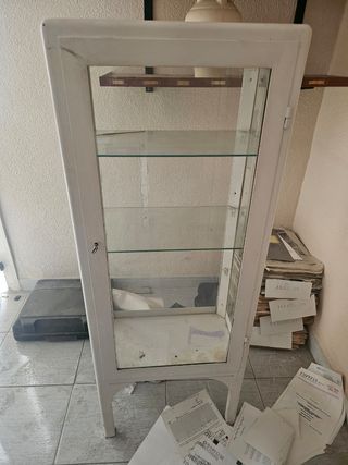 Vitrina médica antigua metálica