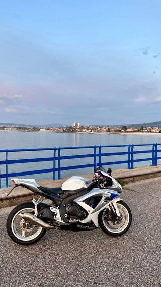 Suzuki GSXR 600 K8 Impecable