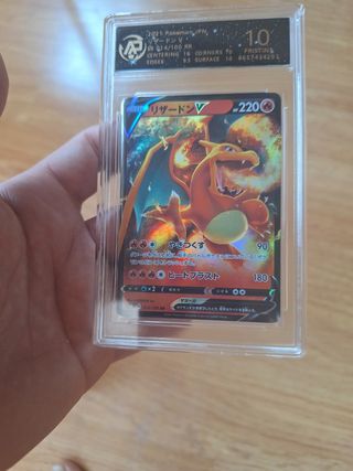 Carta Pokémon Charizard V 14/100 RR