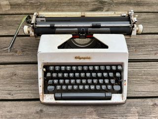 Máquina escribir antigua Olympia