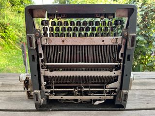 Máquina escribir antigua Olympia