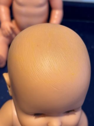 2 Muñecos Nenuco, silla-bañera y ropa