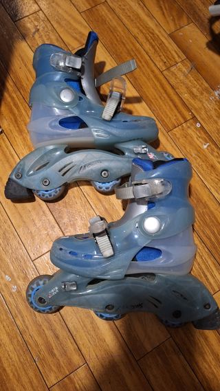 Patines en línea infantiles con luces.