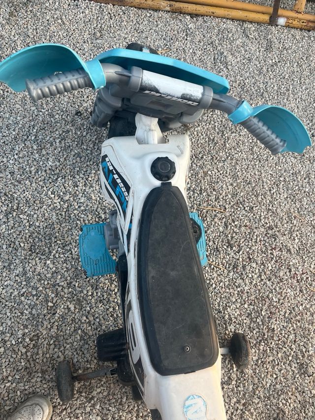 Moto eléctrica infantil