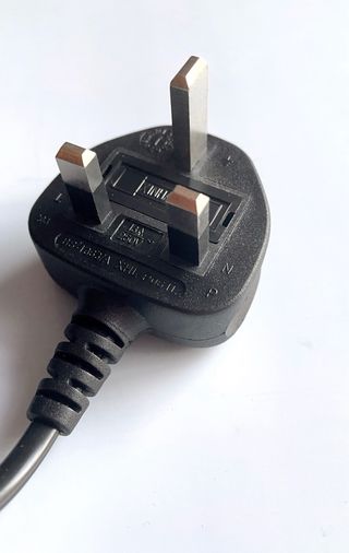 Cable alimentación UK - Enchufe UK a Conector