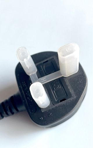 Cable alimentación UK - Enchufe UK a Conector