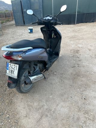 Honda Dylan 150cc - Motocicleta