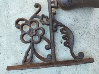 Campana antigua de pared de metal