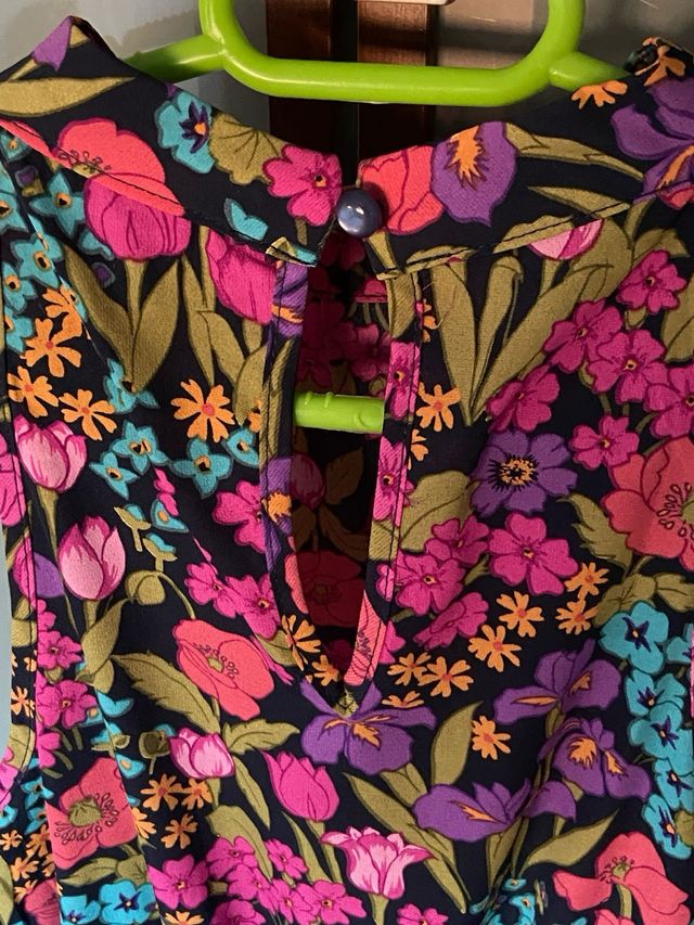 Vestido floral midi multicolor