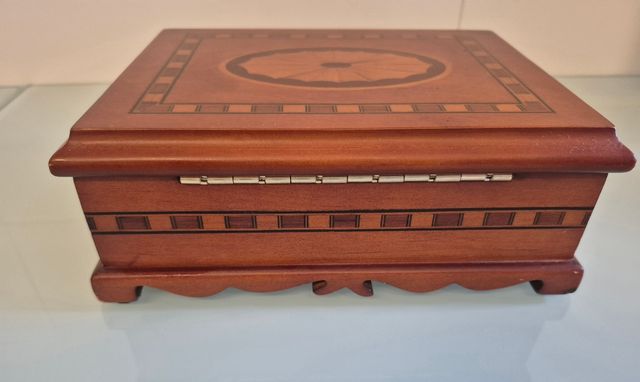 Joyero madera tallada con espejo