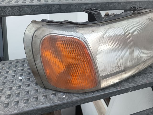 Faro delantero coche