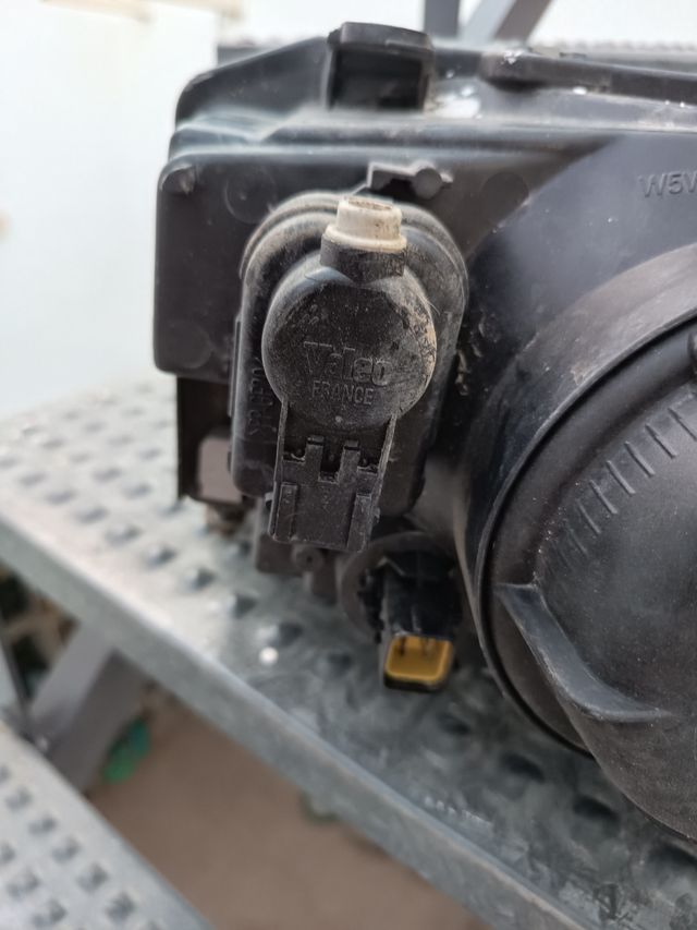 Faro delantero coche