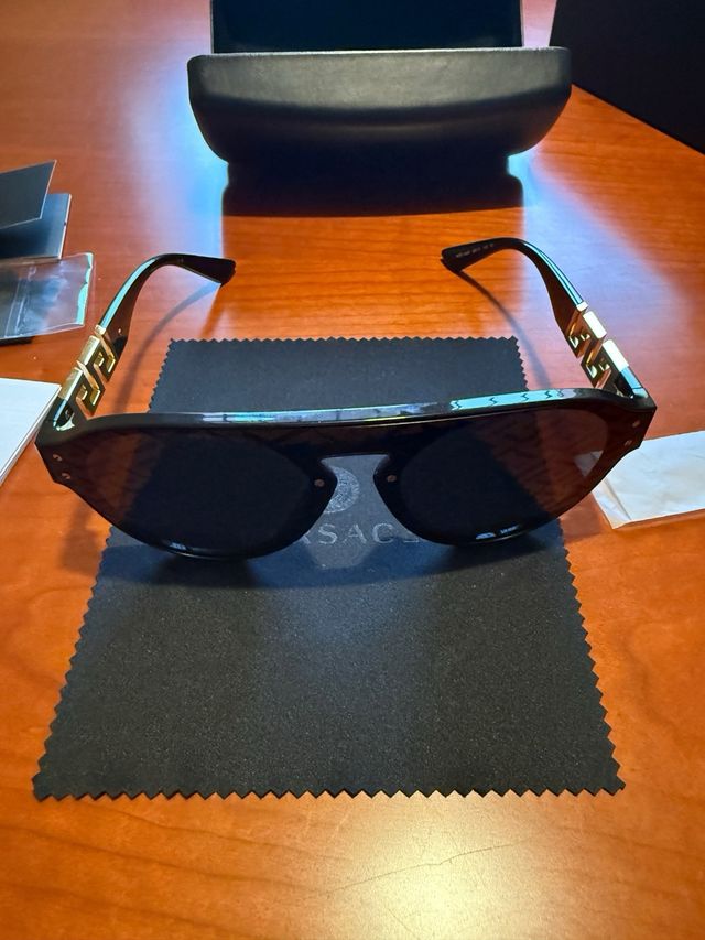 Gafas Versace - Negras y Doradas nuevas