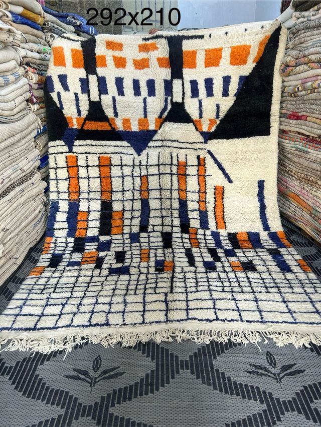 Alfombra Beni Ouarain azul y blanca