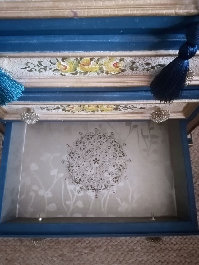 Comodino vintage blu e oro