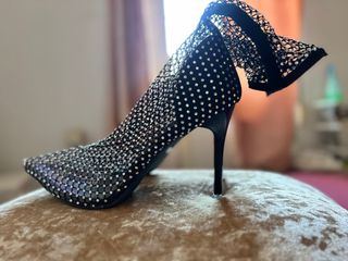 Zapatos estileto brillantes con cristales 