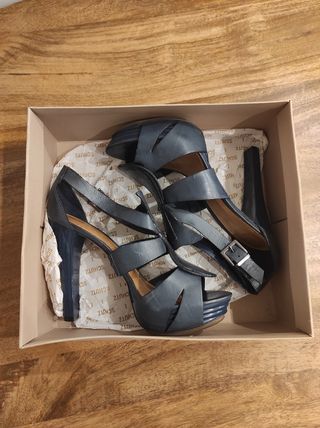 Zapatos Schutz azules tacón alto