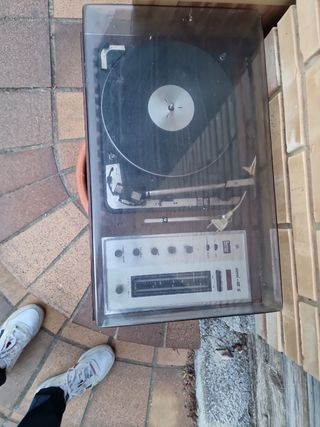 Tocadiscos Dual marrón vintage