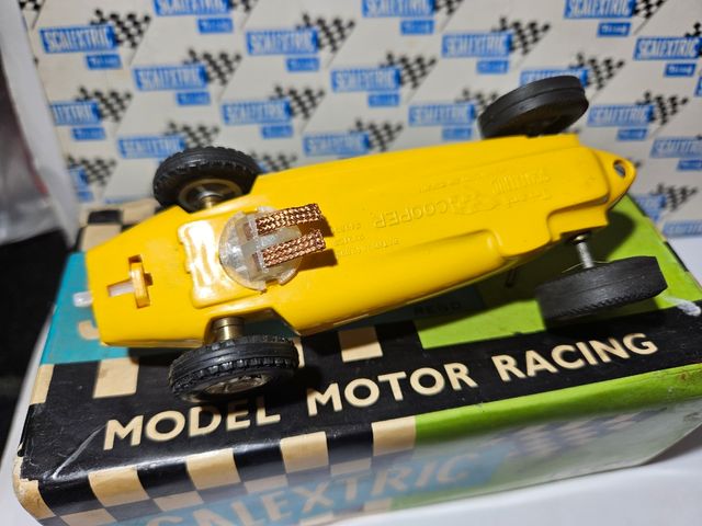 Scalextric Cooper Amarillo guía fija año 1965